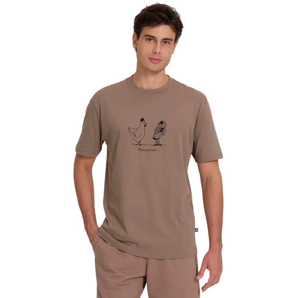 CAMISETA NEW BALANCE FOOTWEAR CONNECT MARROM MASCULINA