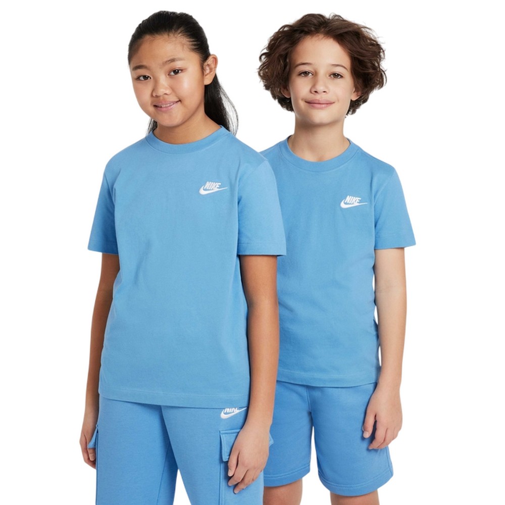 CAMISETA NIKE NSW TEE EMB FUTURA LBR AZUL JUVENIL