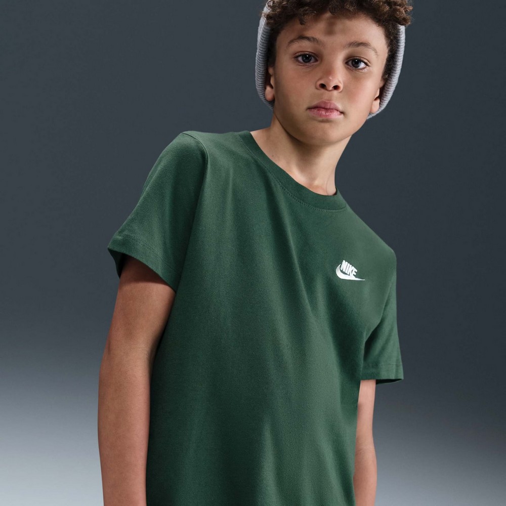 CAMISETA NIKE K NSW TEE EMB FUTURA LBR VERDE JUVENIL