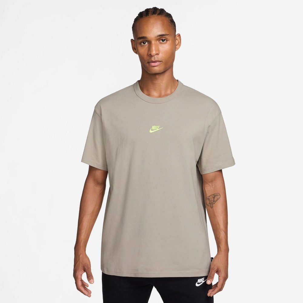 CAMISETA NIKE NSW LSE PREM ESS SUST BEGE MASCULINA